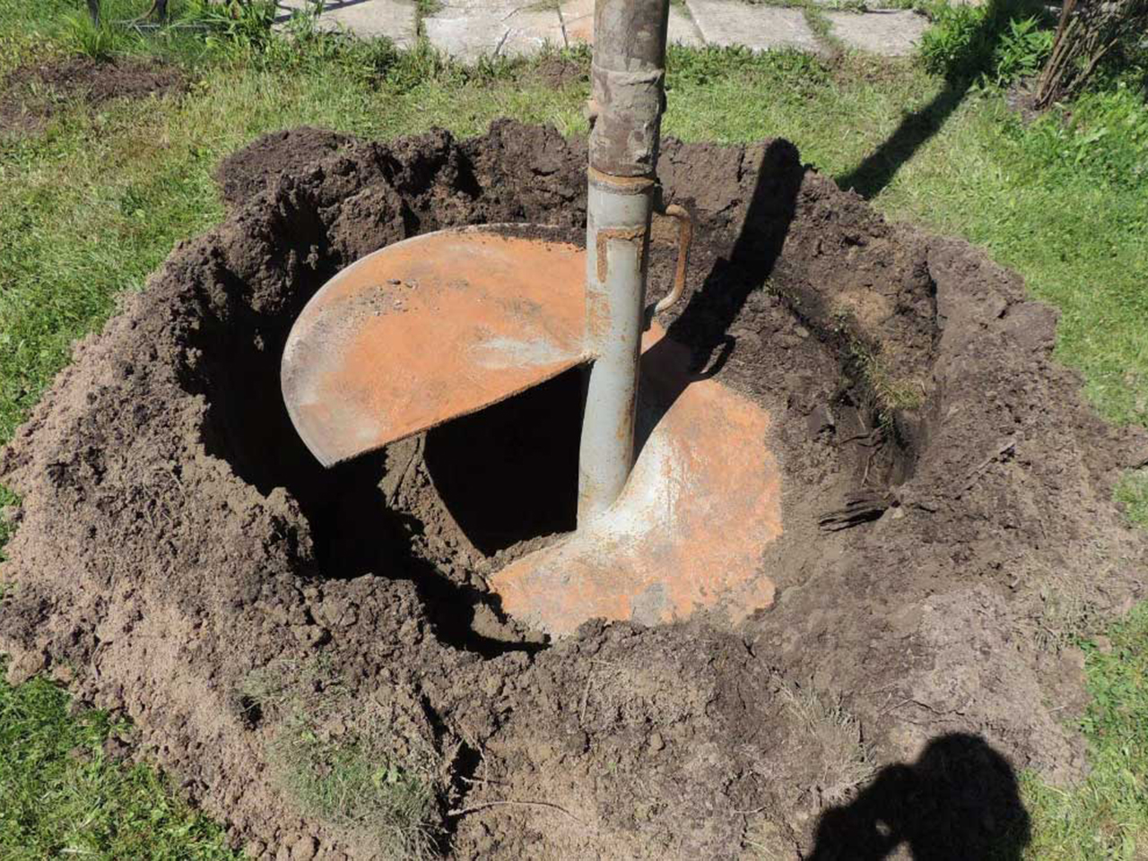 Пробное бурение и способы найти водоносную жилу